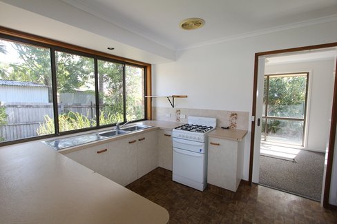 2 Walrus Drive, ASHMORE QLD 4214