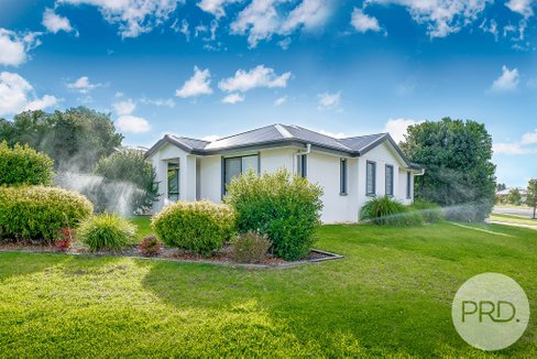 2 Warambee Crescent, GLENFIELD PARK NSW 2650