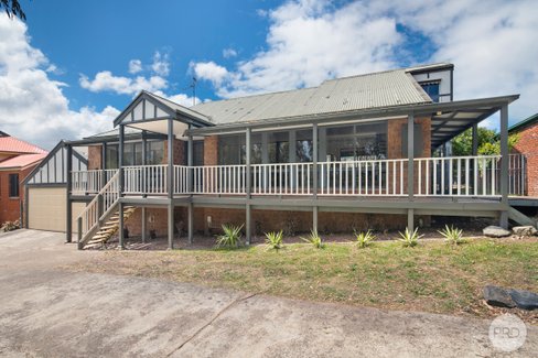 2 Warrambine Drive, CANADIAN VIC 3350