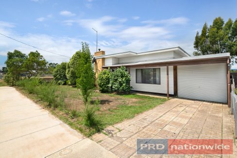 2 Williams Street, CRESWICK VIC 3363