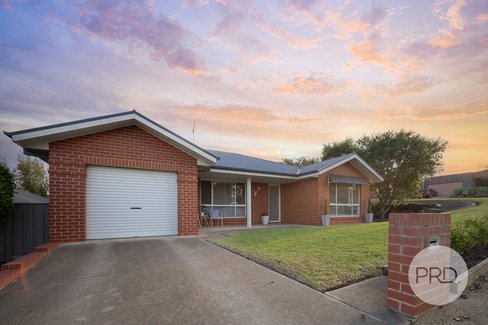 2 Wilton Street, BOURKELANDS NSW 2650