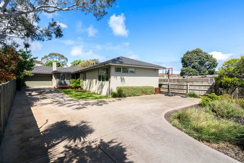 2 Wiringa Crescent  Mount Eliza 3930