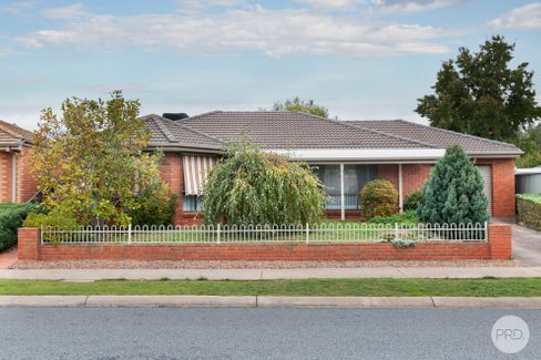 2 Wright Court, CRESWICK VIC 3363