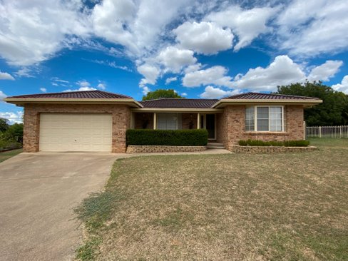 20 Baringa Place, TAMWORTH NSW 2340