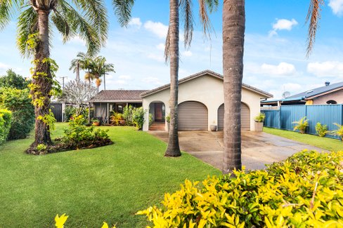 20 Barklya Place, PALM BEACH QLD 4221