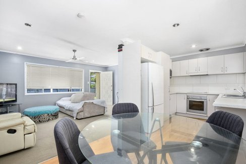 20 Blaxland Avenue, MOLENDINAR QLD 4214