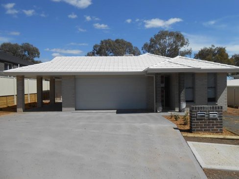 20 Borrowdale Close, TAMWORTH NSW 2340