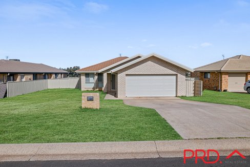 20 Tulipwood Crescent, TAMWORTH NSW 2340