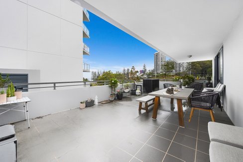 2011/1 Ocean Street, BURLEIGH HEADS QLD 4220