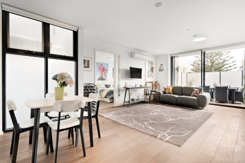 201 40 Beach Street Port Melbourne 3207