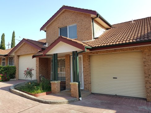 20/1A Bassett Street, HURSTVILLE