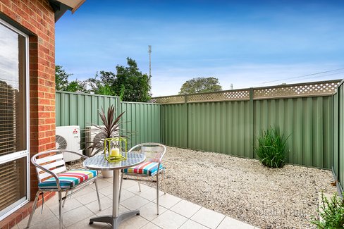 20/2 Newmarket Way Flemington 3031