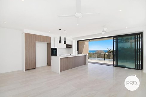 202/106 Pacific Parade, BILINGA QLD 4225