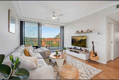 202/112 Palm Meadows Drive, CARRARA QLD 4211