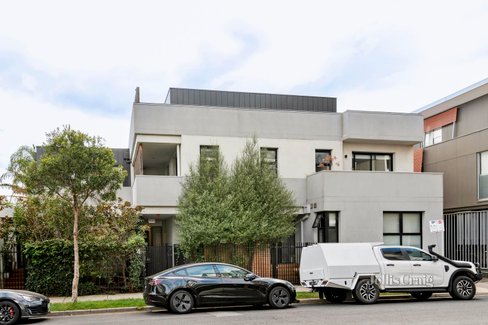 202 4 Beavers Road Northcote 3070