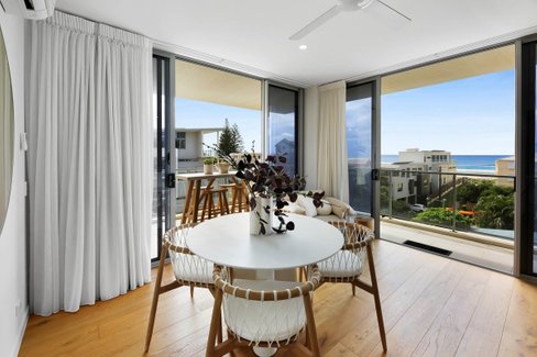 204/10 Third Avenue, Palm Beach QLD 4221