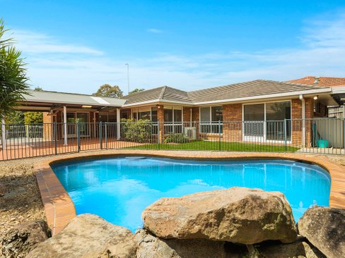 206 Darlington Drive, BANORA POINT NSW 2486