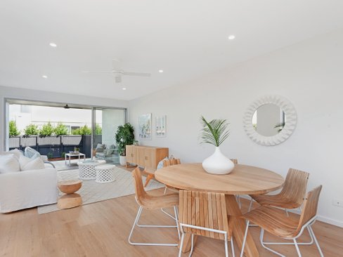 20a Sunshine Parade, MIAMI QLD 4220