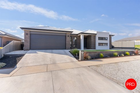 21 Aspiring Drive, HUNTLY VIC 3551