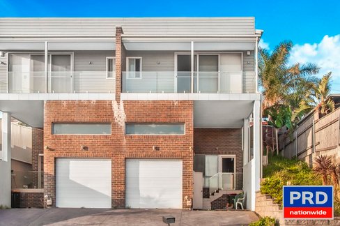 2/1 Backhouse Ln, LAKE HEIGHTS NSW 2502