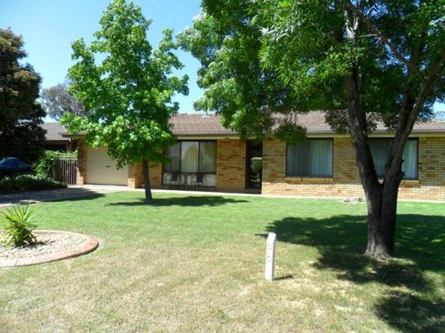 21 Bandera Avenue, GLENFIELD PARK NSW 2650