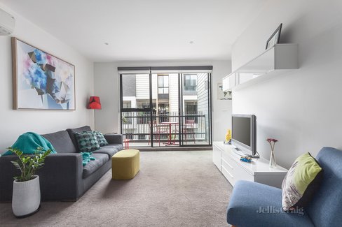 2/1 Barries Place Clifton Hill 3068