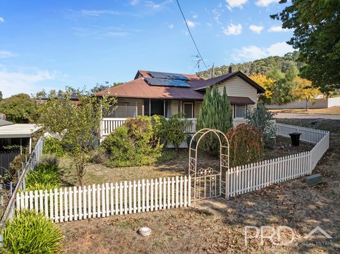 21 Bartoman Street, BATLOW NSW 2730