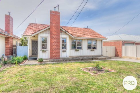 21 Boronia Grove, WENDOUREE VIC 3355