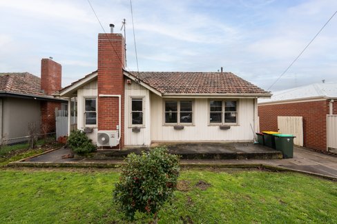 21 Boronia Grove  Wendouree 3355