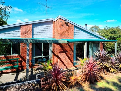 21 Brolga Crescent Wandana Heights 3216