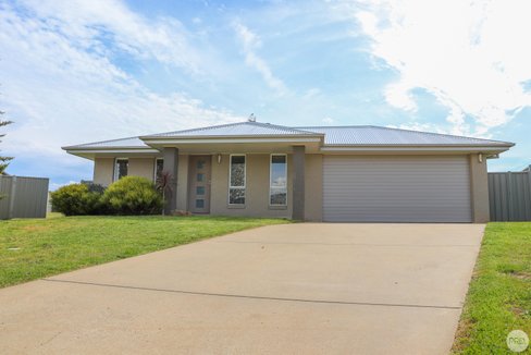 21 Burgun Drive, TUMBARUMBA NSW 2653