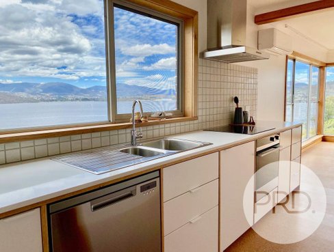 2/1 Chatsworth Street, ROSE BAY TAS 7015