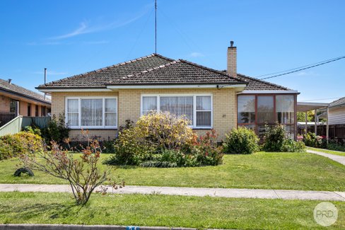 21 Eton Street, WENDOUREE VIC 3355
