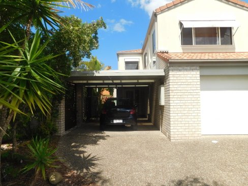 2/1 Gymea Crescent, VARSITY LAKES QLD 4227
