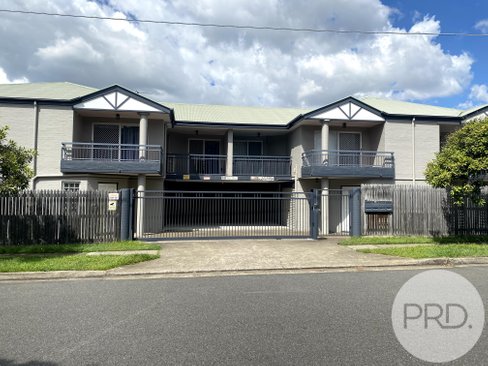 2/1 Hall Street, NORTHGATE QLD 4013