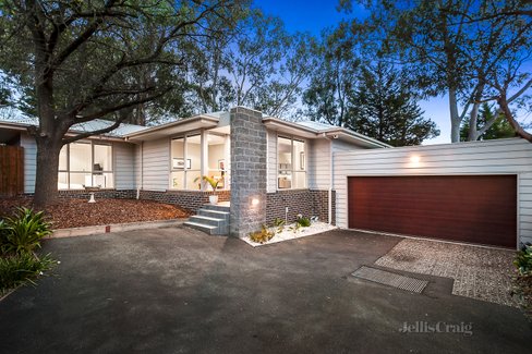 2/1 Helene Street Eltham 3095