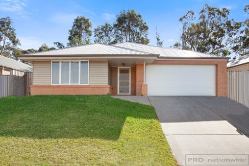 21 Honeysuckle Drive, ABERGLASSLYN NSW 2320