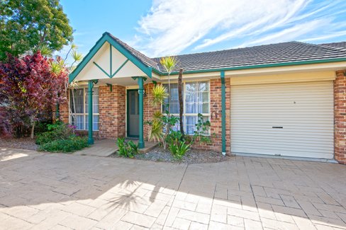 2/1 Lake Street, LAURIETON NSW 2443
