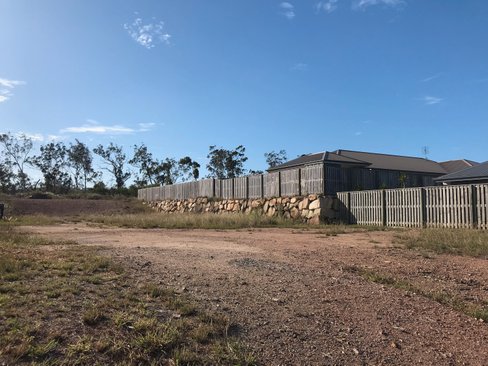 21 Lenthall Street, BOYNE ISLAND QLD 4680