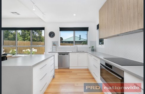 21 Main Street, GORDON VIC 3345