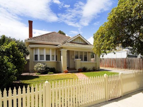 21 Meakin Street East Geelong 3219