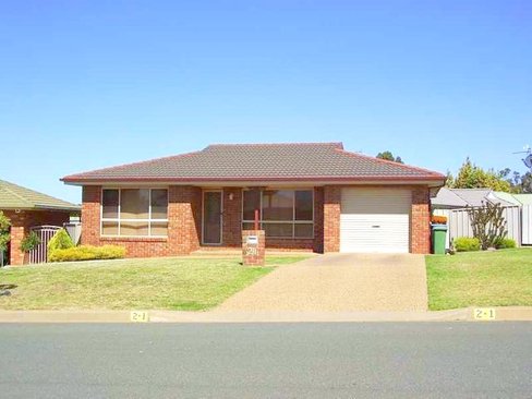 2/1 Minya Place, GLENFIELD PARK NSW 2650