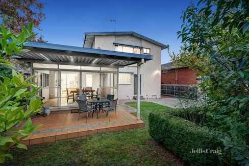 21 Montgomery Place Bulleen 3105