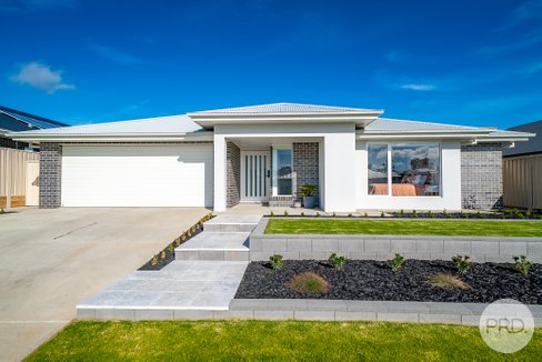 21 Morris Crescent, GOBBAGOMBALIN NSW 2650