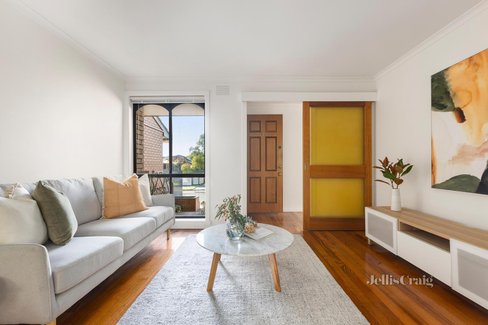 2 1 Napperby Street Brunswick West 3055