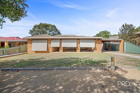 21 Pinaroo Drive, GLENFIELD PARK NSW 2650