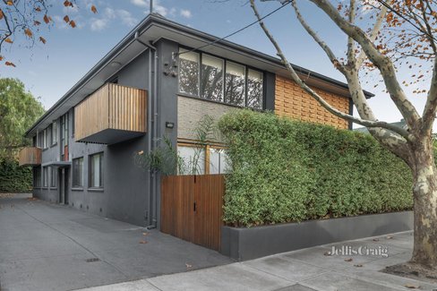 2 1 Rothesay Avenue Elwood 3184