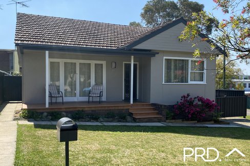21 Stretham Avenue, PICNIC POINT NSW 2213