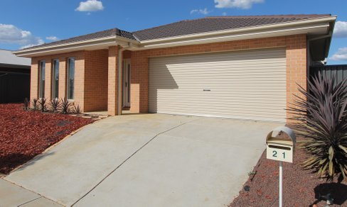 21 Sutcliffe Street, Lucas VIC 3350