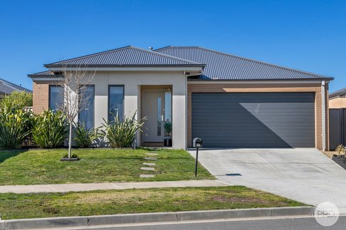 21 Swan Boulevard, WINTER VALLEY